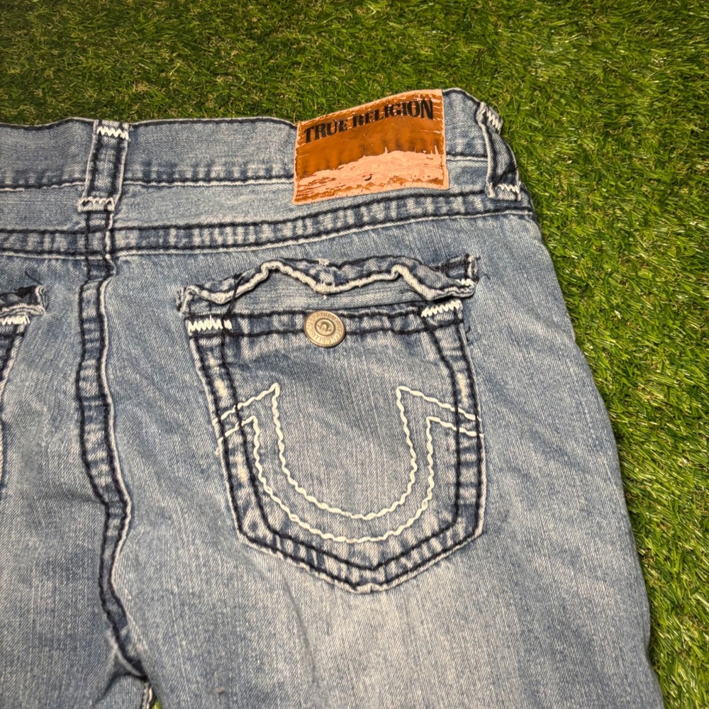 True Religion Mens Distressed Denim Shorts Light Wash Big T Stitch Blue Size 36 - Picture 11 of 15